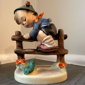Hummel Goebel Figurine "RETREAT TO SAFETY - TMK 4" - 1948 - Excellent